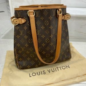 Louis Vuitton Authentic Vertical Batignolles Shoulder Bag - Good Condition